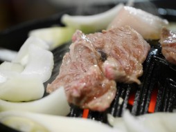 生ラムが美味しいジンギスカン「ひげのうし」／北海道 札幌