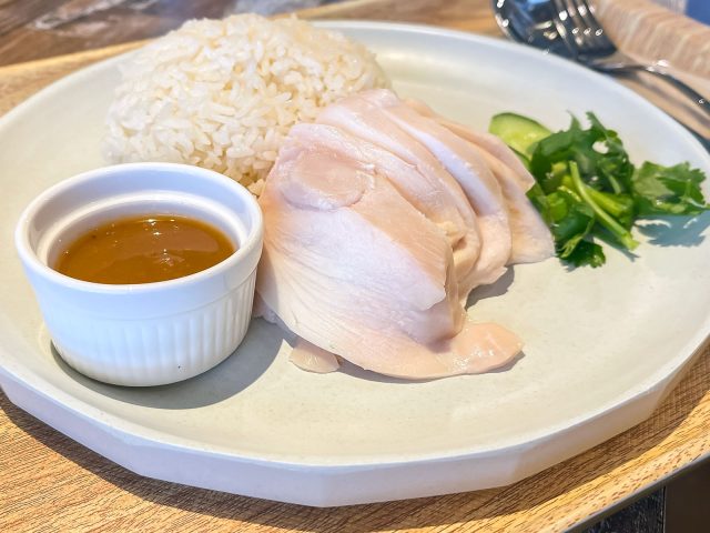 鶏肉専門店”梅や”の「UMEYA KITCHEN」でメキシカンサラダ、カオマンガイ食べた／横浜吉田町