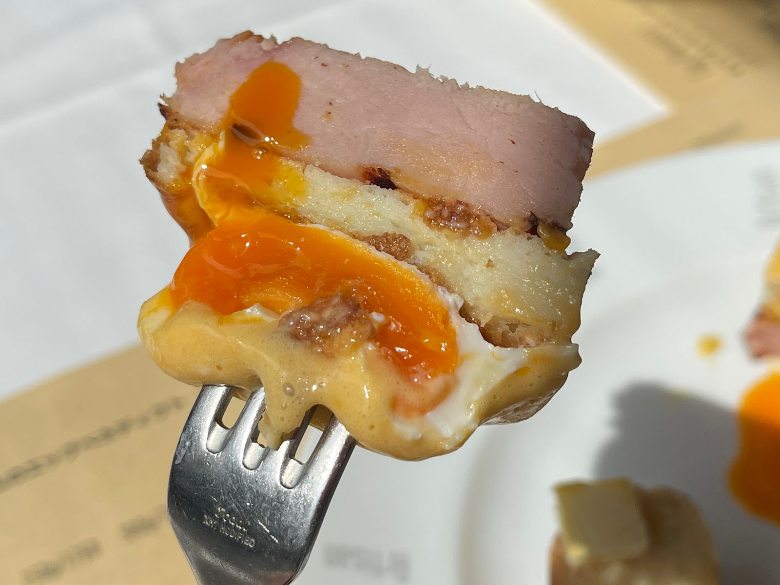 フランス料理 Artisan(アルティザン)で朝食のエッグベネディクト、クロックムッシュ食べた！