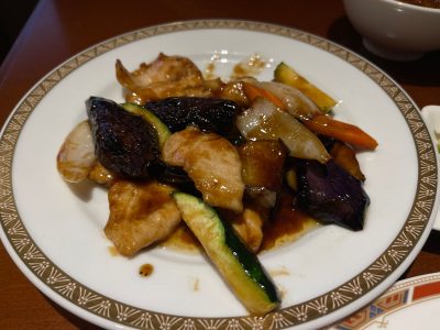 上海酒家 岳(ガク)のランチメニュー「黒酢酢豚」「鶏のなす炒め」を食べたよ／横浜・馬車道