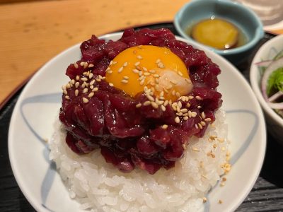 馬肉料理 小桜で「なま塩 馬ぶし」と「桜ユッケ丼定食」食べた！／横浜・元町