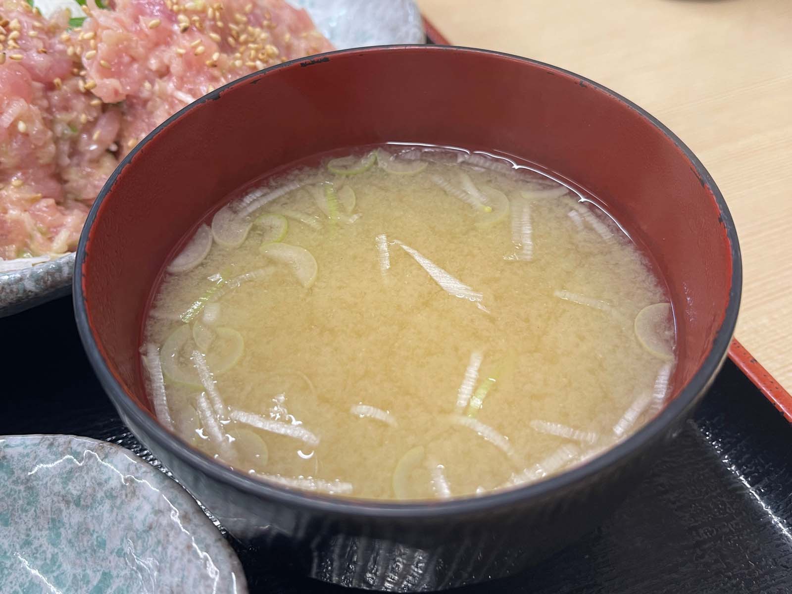 「もみじや」でブリなめろう定食、板ウニ付きB定食を朝食にたべたよ／横浜中央卸売市場