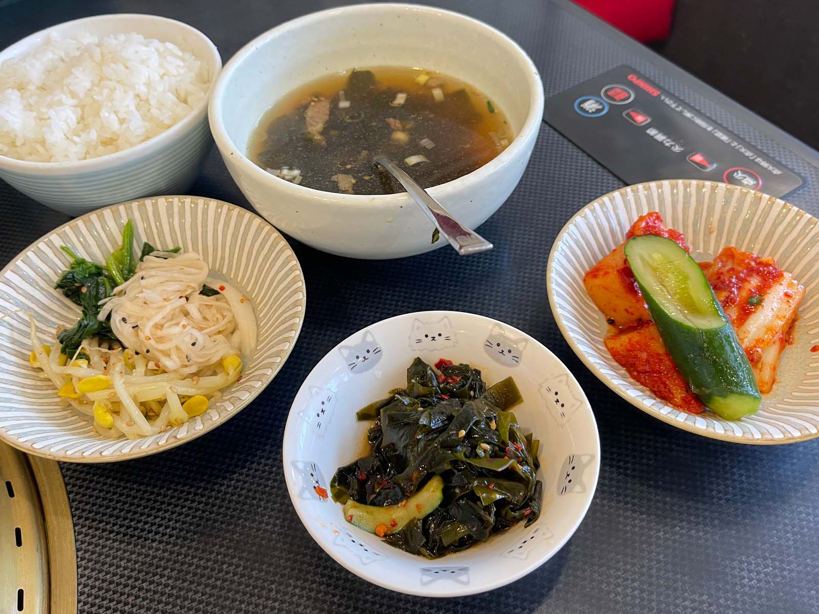 焼肉「関内苑 本店」でデラックス定食とユッケジャン定食たべた！／横浜・関内