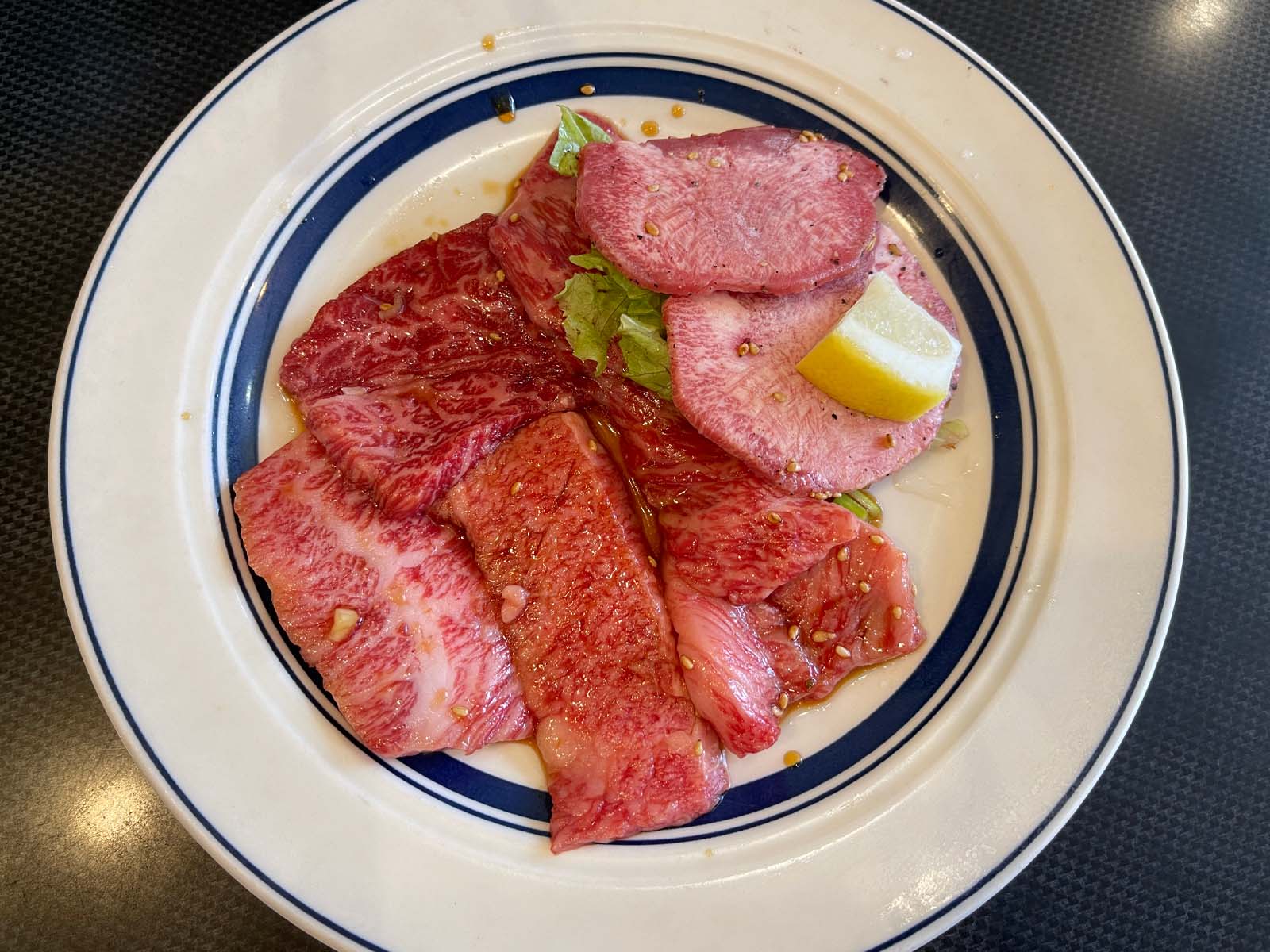 焼肉「関内苑 本店」でデラックス定食とユッケジャン定食たべた！／横浜・関内