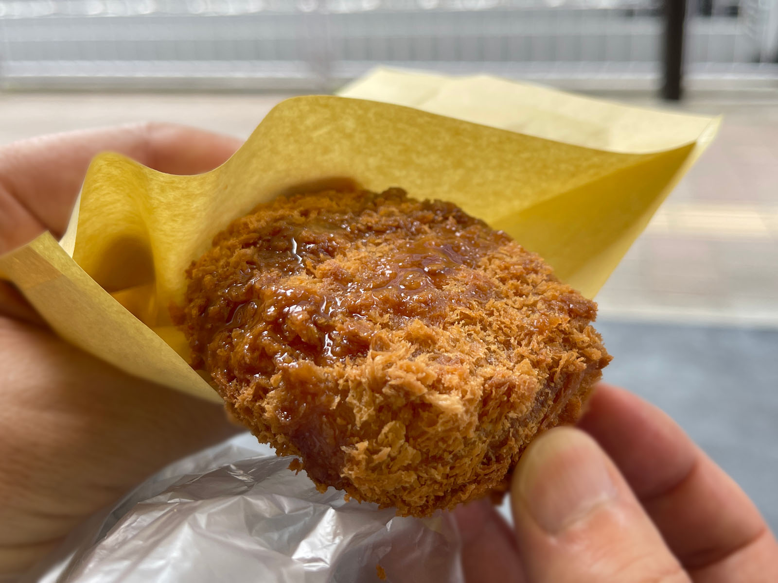 精肉店「尾島商店」でおやつに惣菜コロッケ食べた！／横浜・桜木町