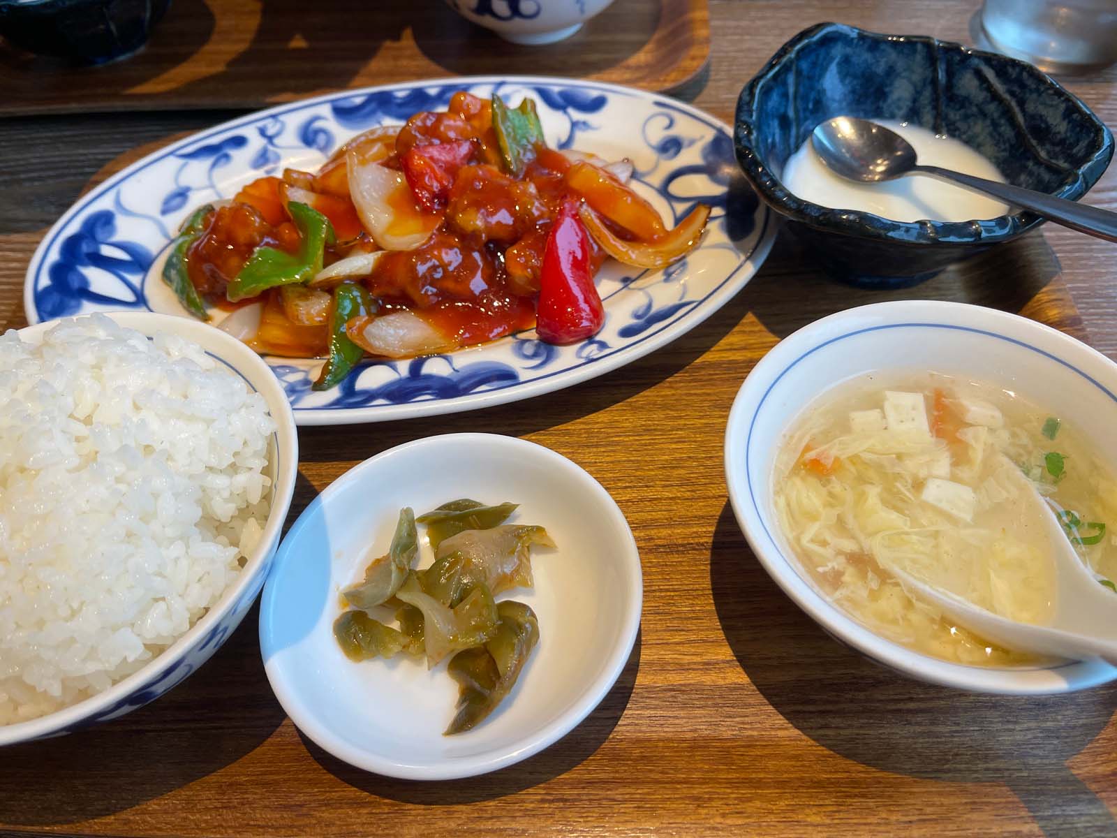 陳麻婆豆腐で担々麺・麻婆豆腐ハーフセット、酢豚セット食べた！横浜ラクシスフロント店