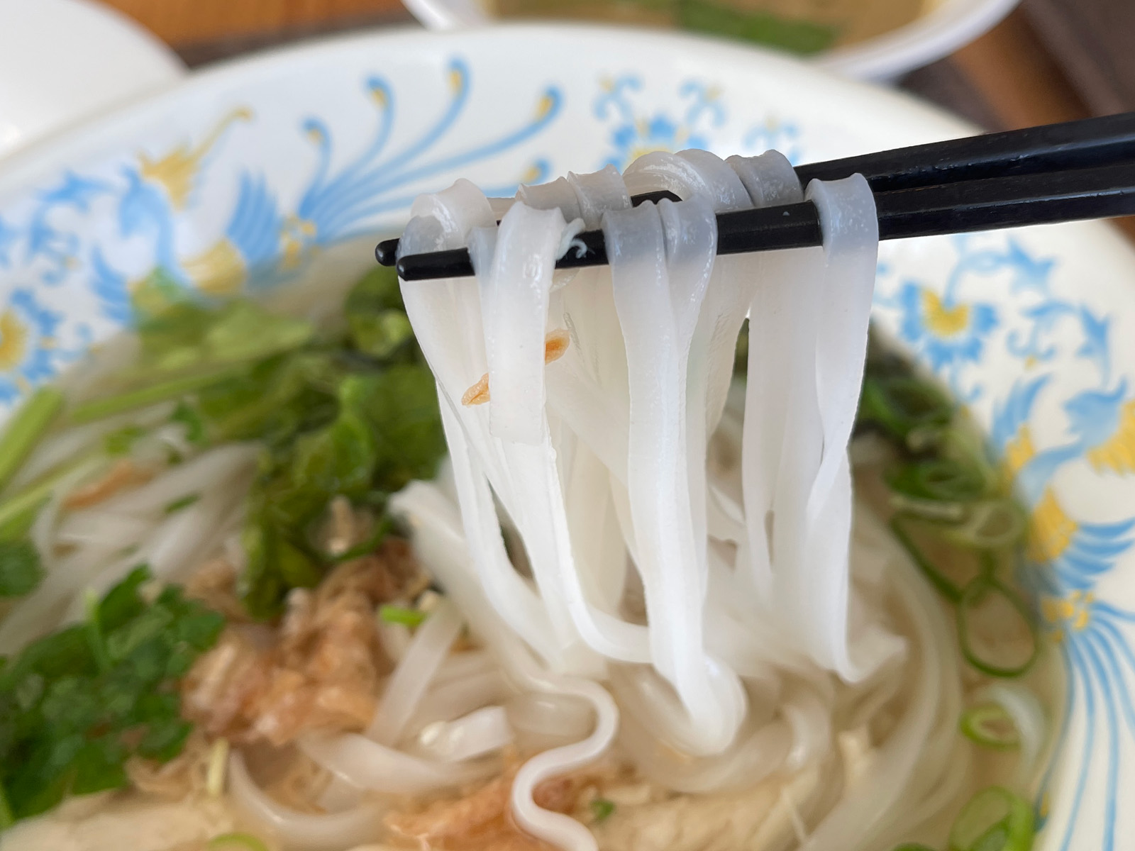 港が見えるレストラン ポートテラスカフェで鶏肉のフォー、フェジョアーダ、グリーンカレー食べた／JICA横浜