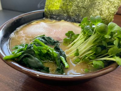 真砂家(まさごや)で野菜増しの横浜家系ラーメン食べた！／横浜・関内