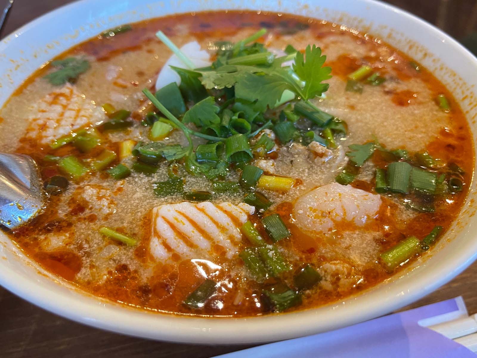 タイ料理のボァトゥンでランチのトムヤムクンラーメン・タレーパッポンカレー食べた！／横浜・関内