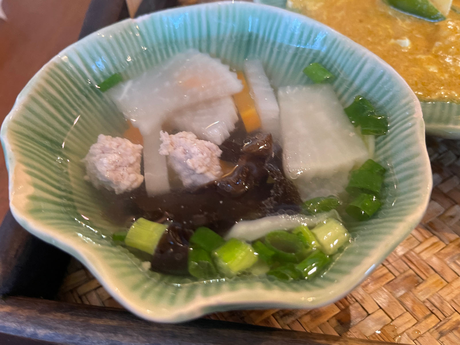 タイ料理のボァトゥンでランチのトムヤムクンラーメン・タレーパッポンカレー食べた！／横浜・関内