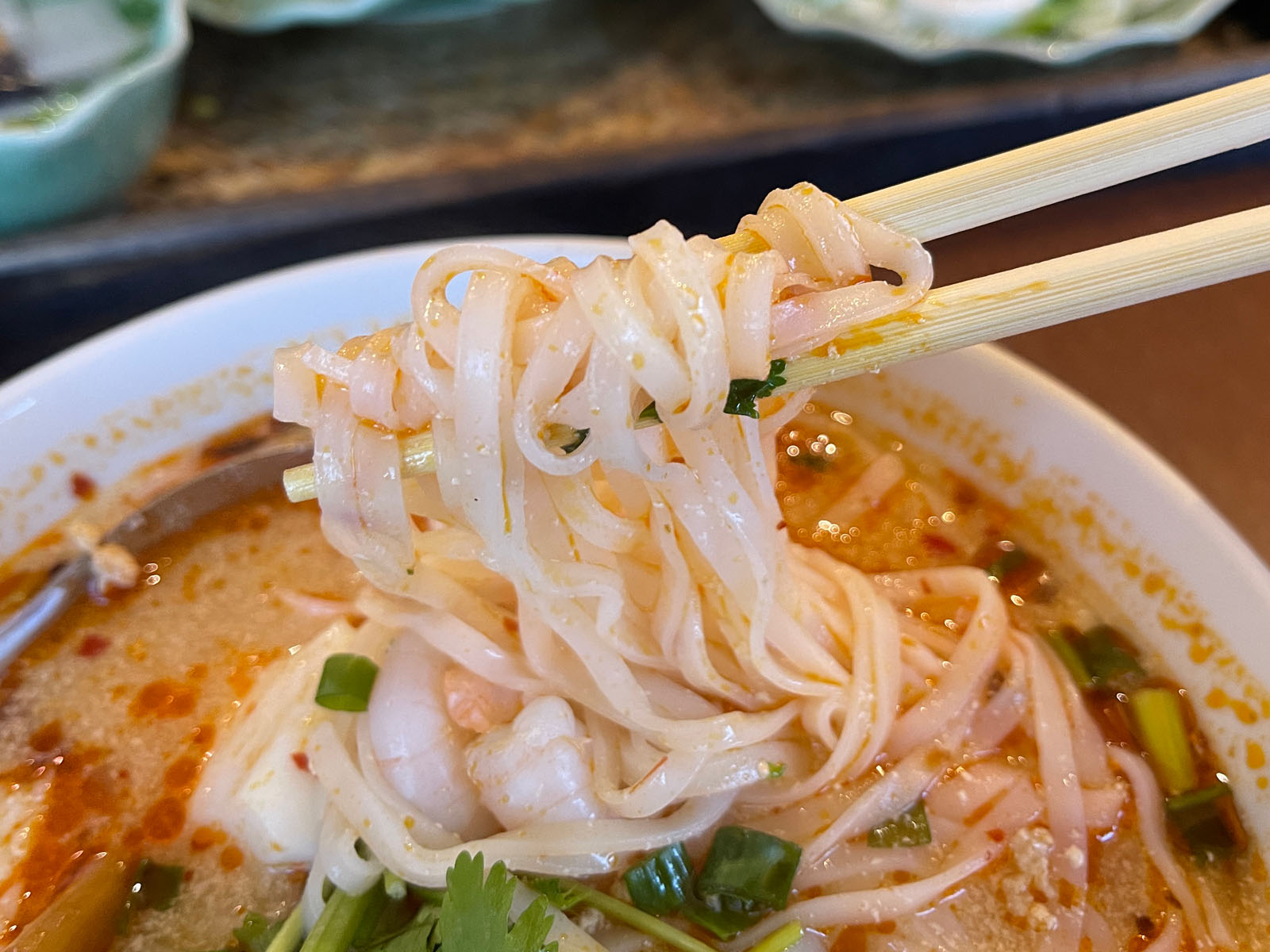 タイ料理のボァトゥンでランチのトムヤムクンラーメン・タレーパッポンカレー食べた！／横浜・関内