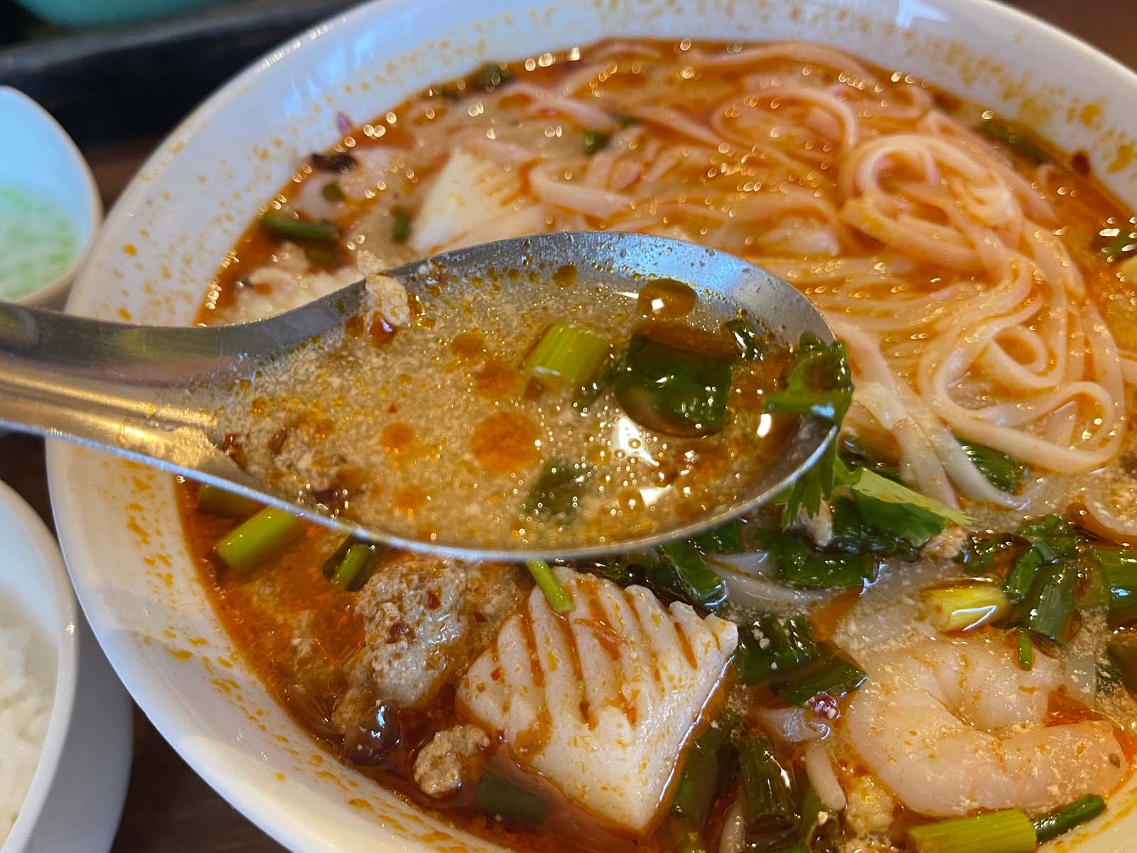 タイ料理のボァトゥンでランチのトムヤムクンラーメン・タレーパッポンカレー食べた！／横浜・関内