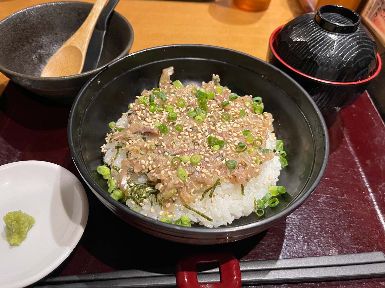 魚バル「まぶしや」でランチの"鯵のなめろうひつまぶし"と"生本マグロ丼"食べた！／横浜・関内