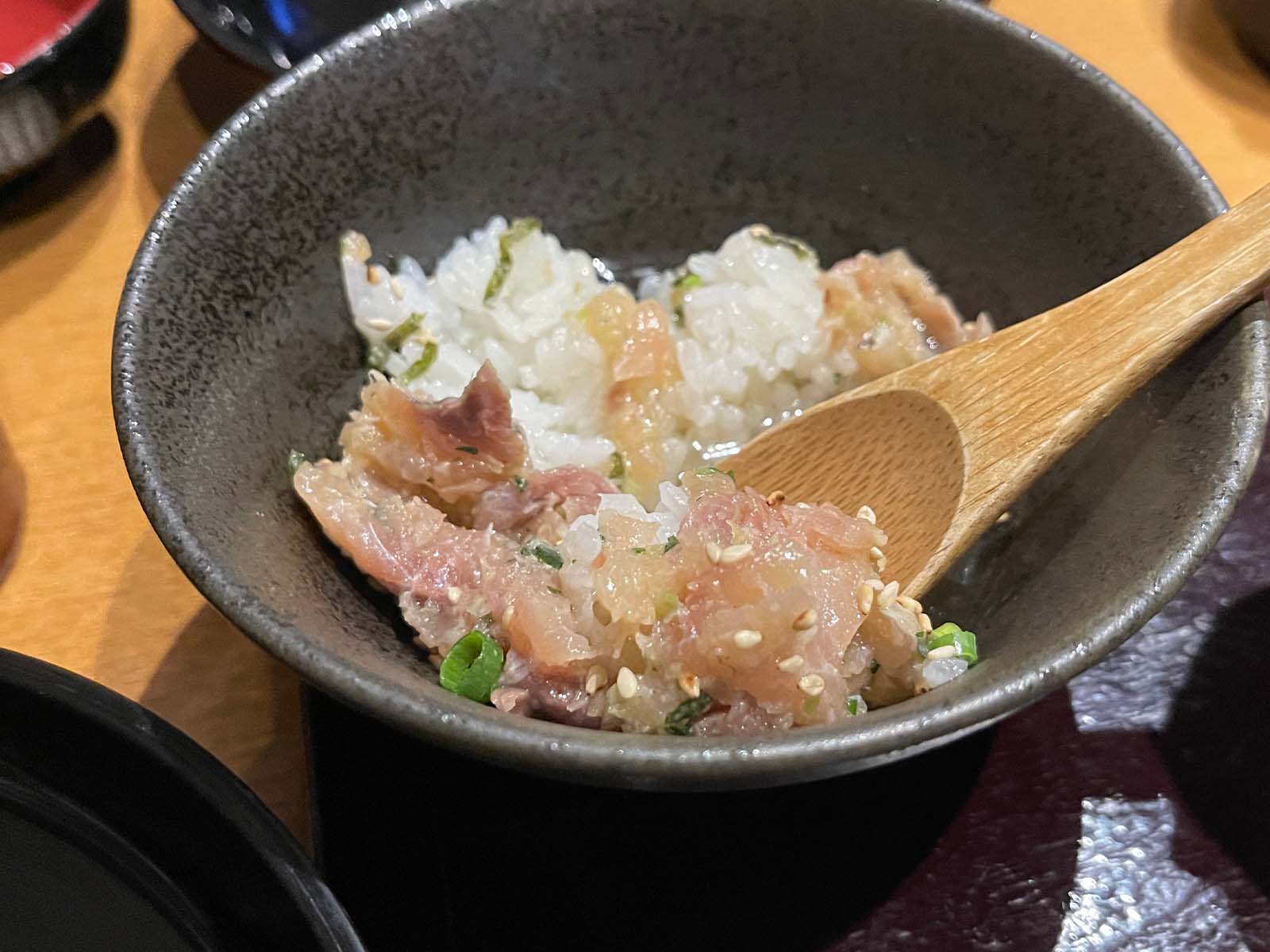 魚バル「まぶしや」でランチの"鯵のなめろうひつまぶし"と"生本マグロ丼"食べた！／横浜・関内