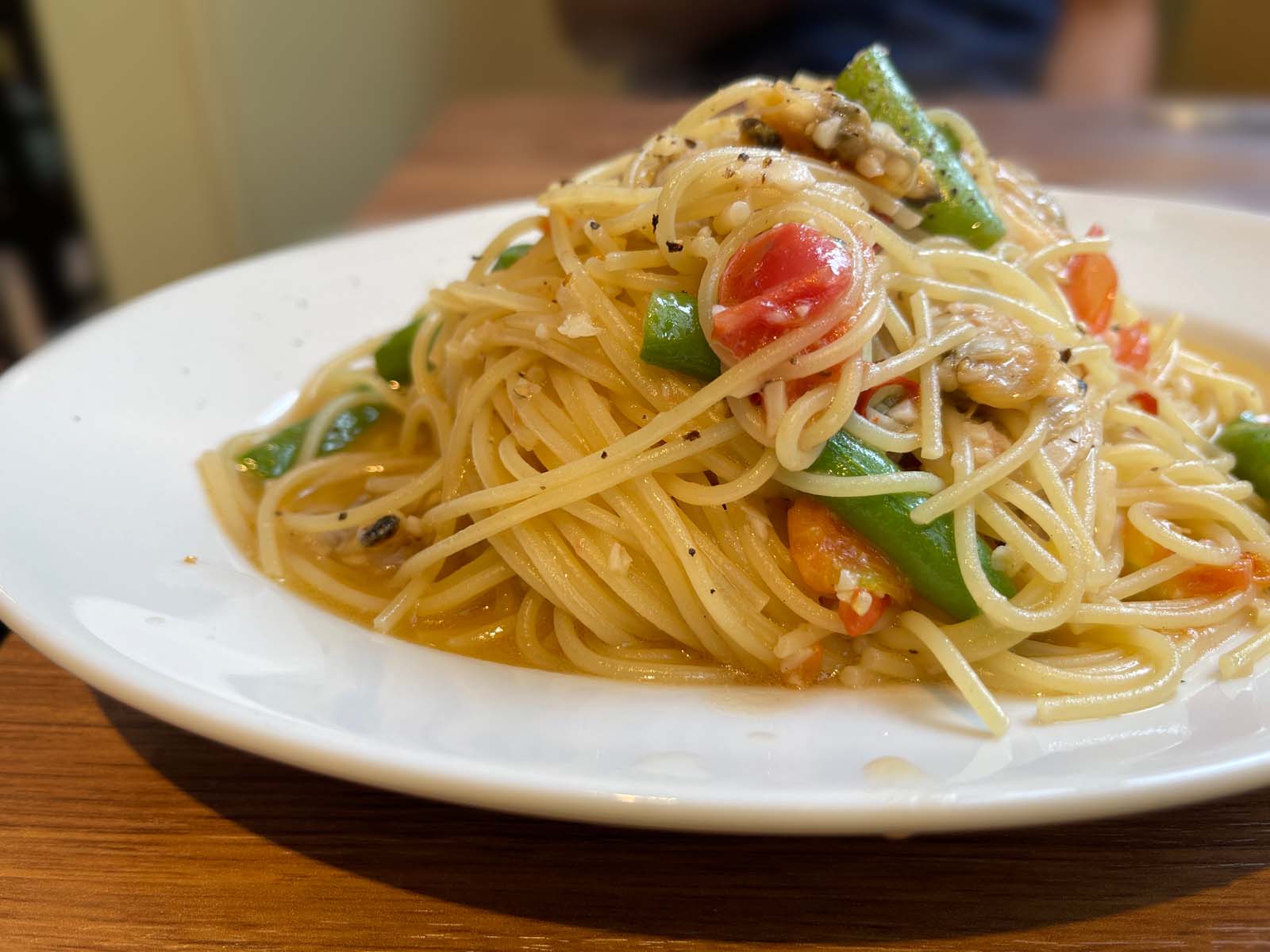 イタリアンバルAMIGO(アミーゴ)のランチで、ナポリタンとペペロンチーノ食べた！／横浜・関内