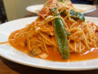 イタリアンバルAMIGO(アミーゴ)のランチで、アミーゴ風ナポリタンとペペロンチーノ食べた！／横浜・関内