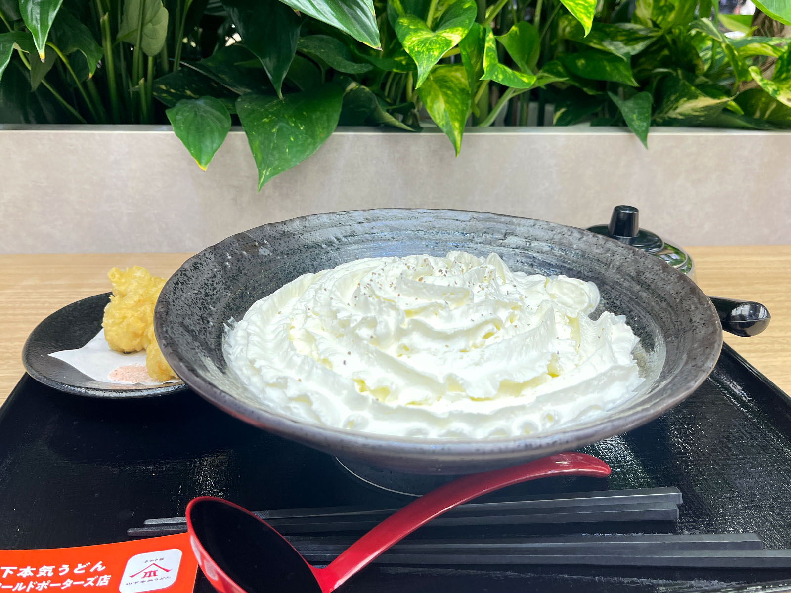 山下本気うどんの「白い明太チーズクリーム」と「鶏天」食べたよ！／横浜ワールドポーターズ