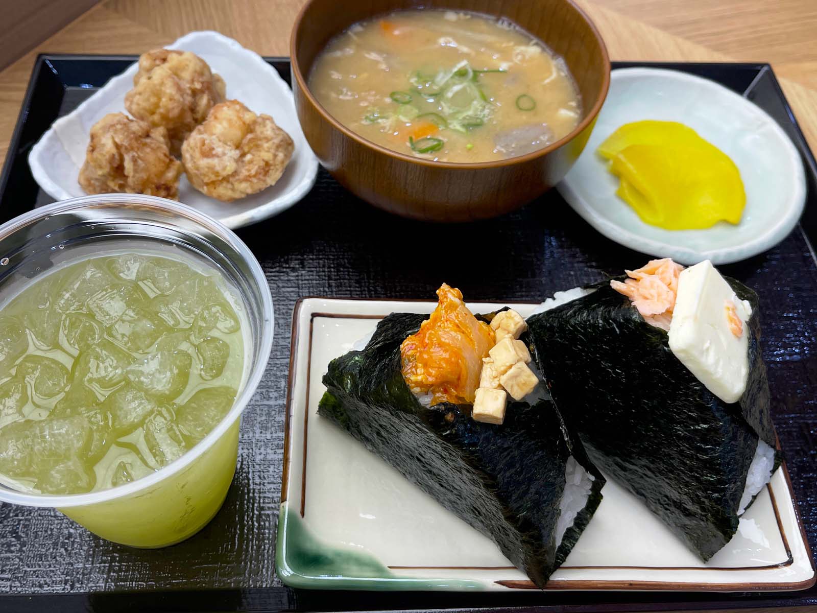 おにぎり専門店「ひとにぎり」で豚キムチクリームチーズおにぎり・銀鮭バターおにぎり食べた！／横浜ワールドポーターズ