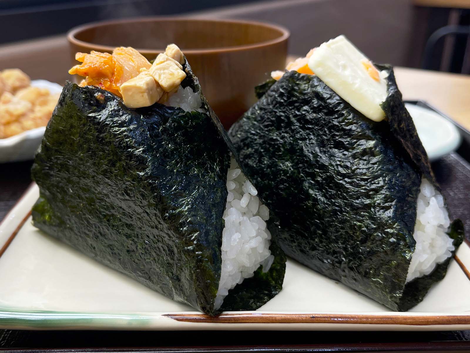 おにぎり専門店「ひとにぎり」で豚キムチクリームチーズおにぎり・銀鮭バターおにぎり食べた！／横浜ワールドポーターズ