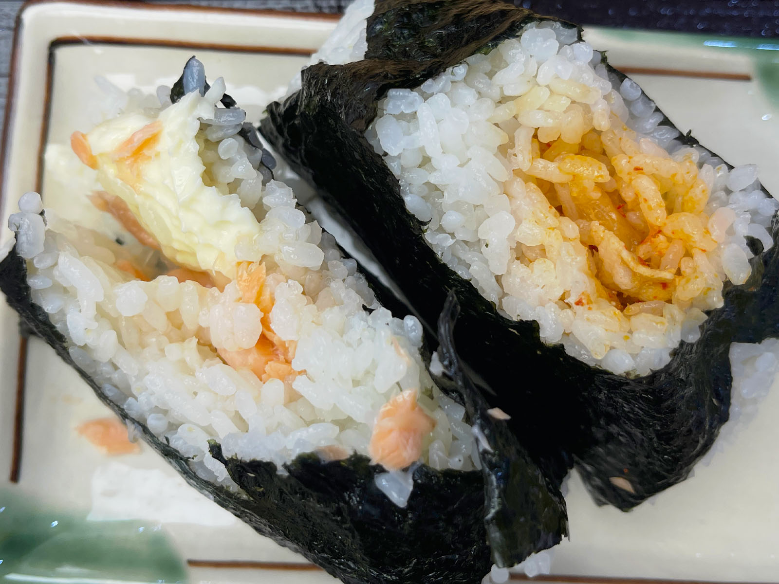 おにぎり専門店「ひとにぎり」で豚キムチクリームチーズおにぎり・銀鮭バターおにぎり食べた！／横浜ワールドポーターズ