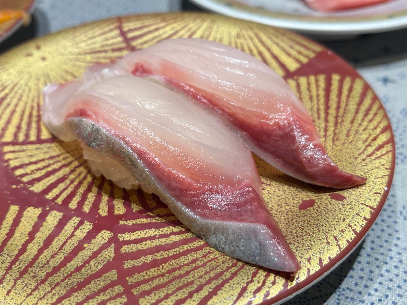 まぐろ問屋「恵み」で本まぐろ赤身・中とろ・しまあじ・天然水 極サーモン握り食べたよ！／横浜ワールドポーターズ