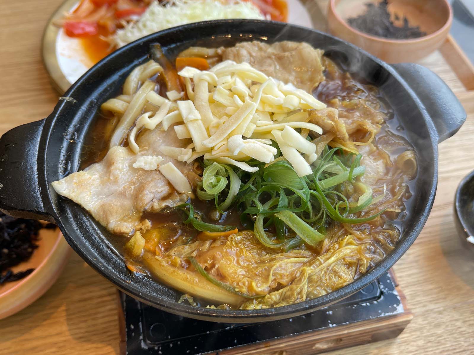 みなとみらいビューの鍋料理専門店「鍋屋」でビーフトマト御膳、チーズカレーうどん鍋御膳食べた！／桜木町コレットマーレ