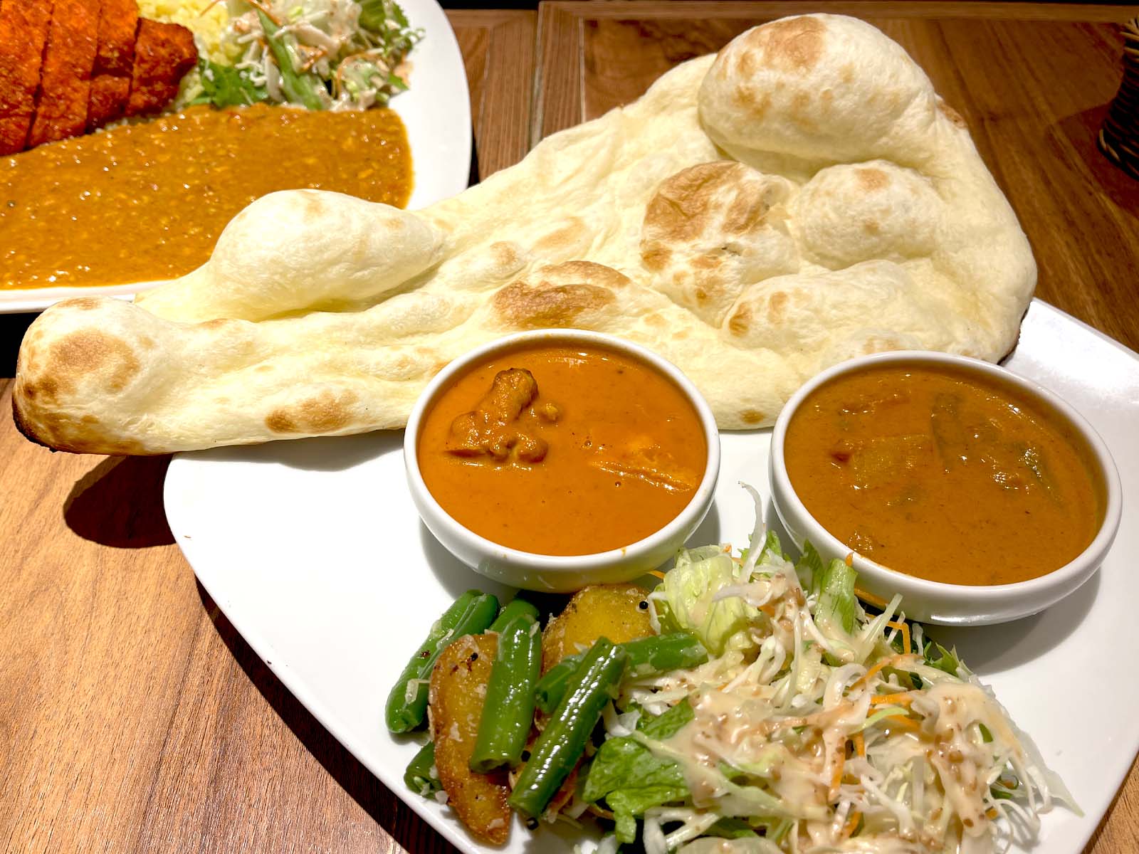 インドカレー AMARA(アマラ)の白桃ラッシーとタンドリーチキンカツカレー、バターチキン&野菜カリー食べた！／CIAL横浜店