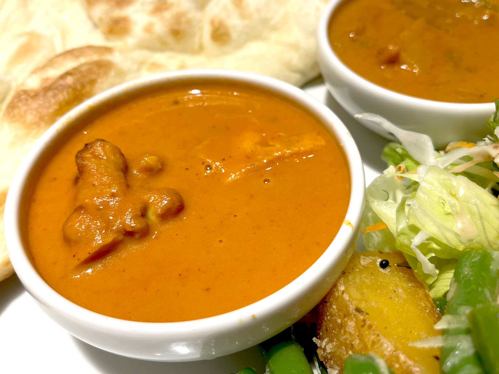 インドカレー AMARA(アマラ)の白桃ラッシーとタンドリーチキンカツカレー、バターチキン&野菜カリー食べた！／CIAL横浜店