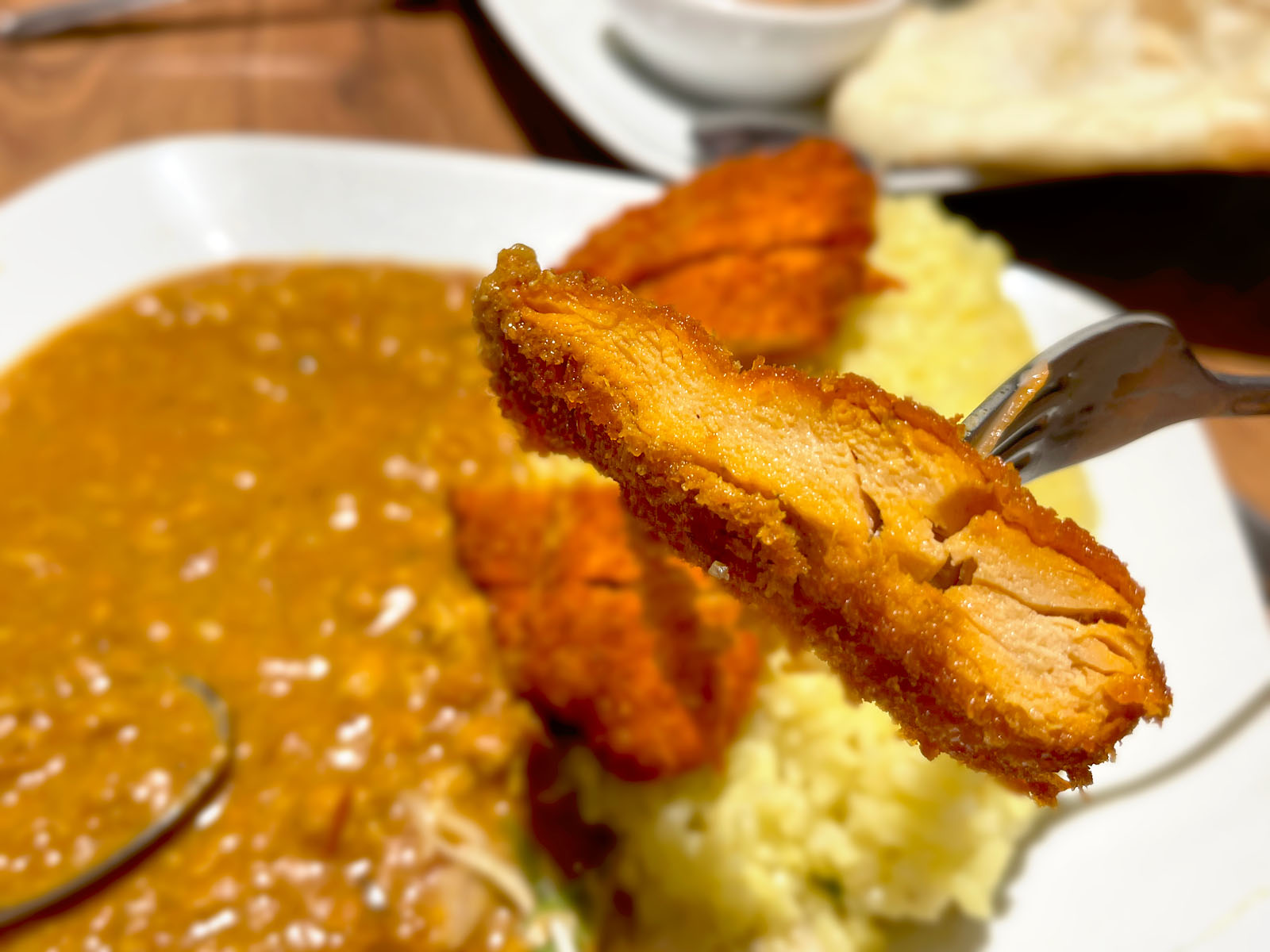 インドカレー AMARA(アマラ)の白桃ラッシーとタンドリーチキンカツカレー、バターチキン&野菜カリー食べた！／CIAL横浜店