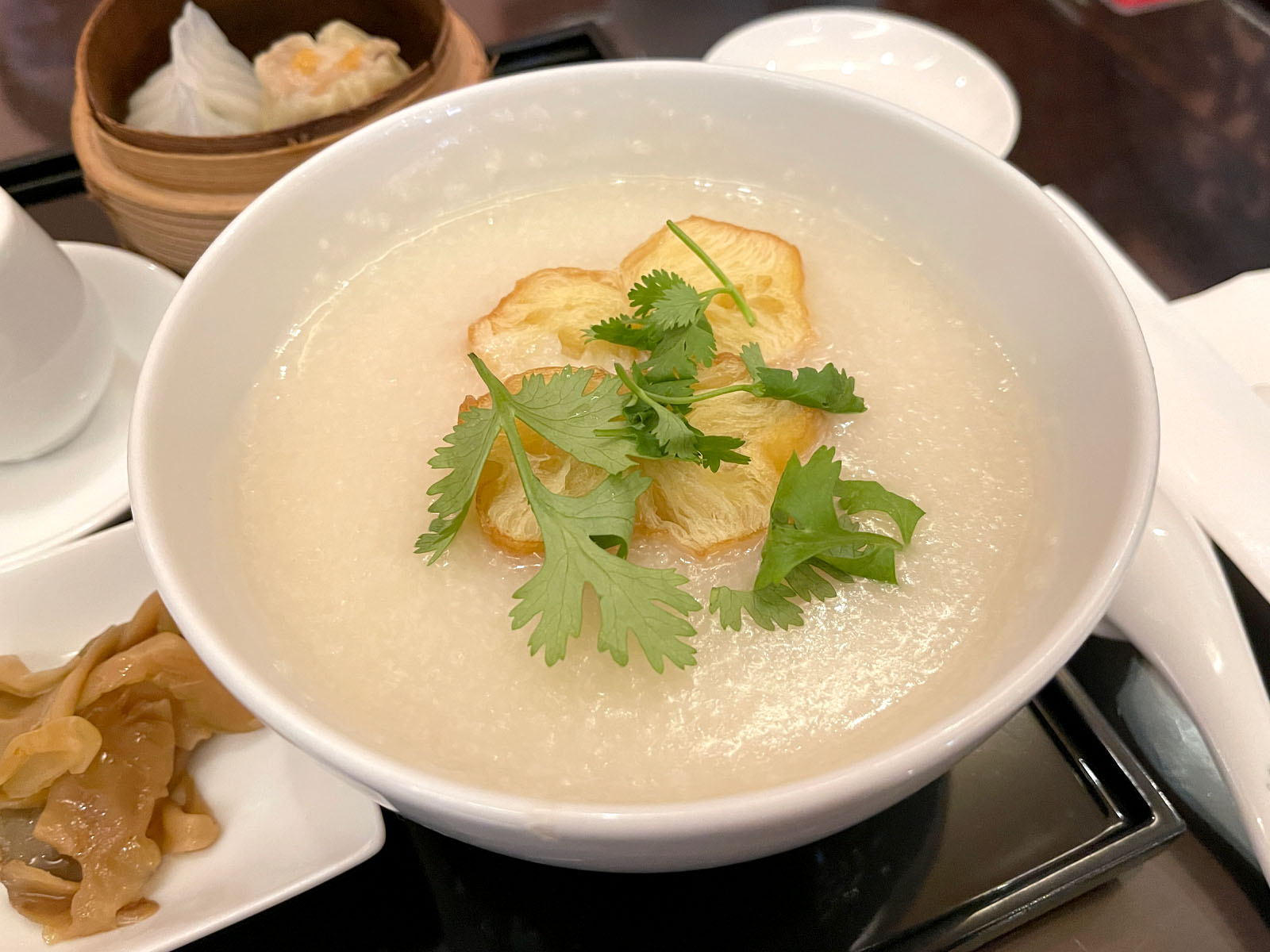 萬珍樓點心舗の朝食「白粥と彩り点心のセット」「黄ニラ焼きそば」「こぶた餃子」食べたよ／横浜中華街