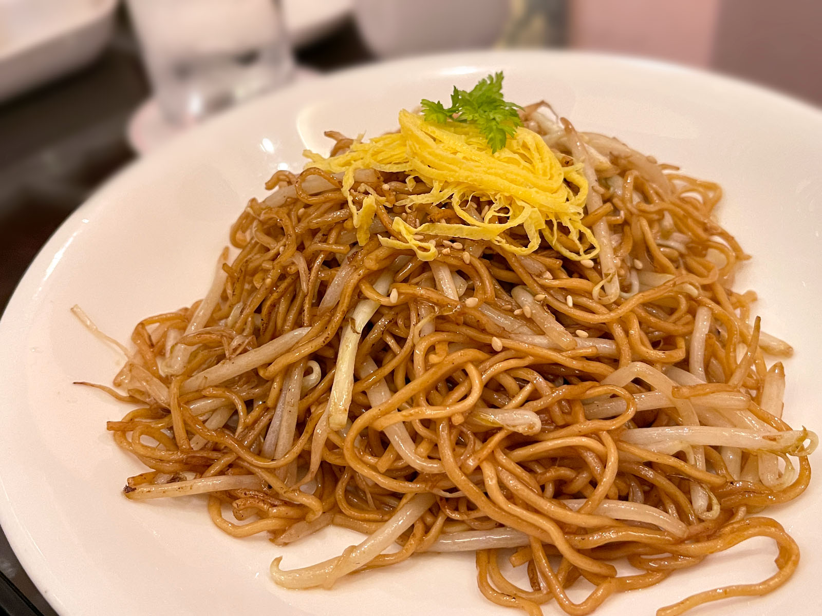 萬珍樓點心舗の朝食「白粥と彩り点心のセット」「黄ニラ焼きそば」「こぶた餃子」食べたよ／横浜中華街