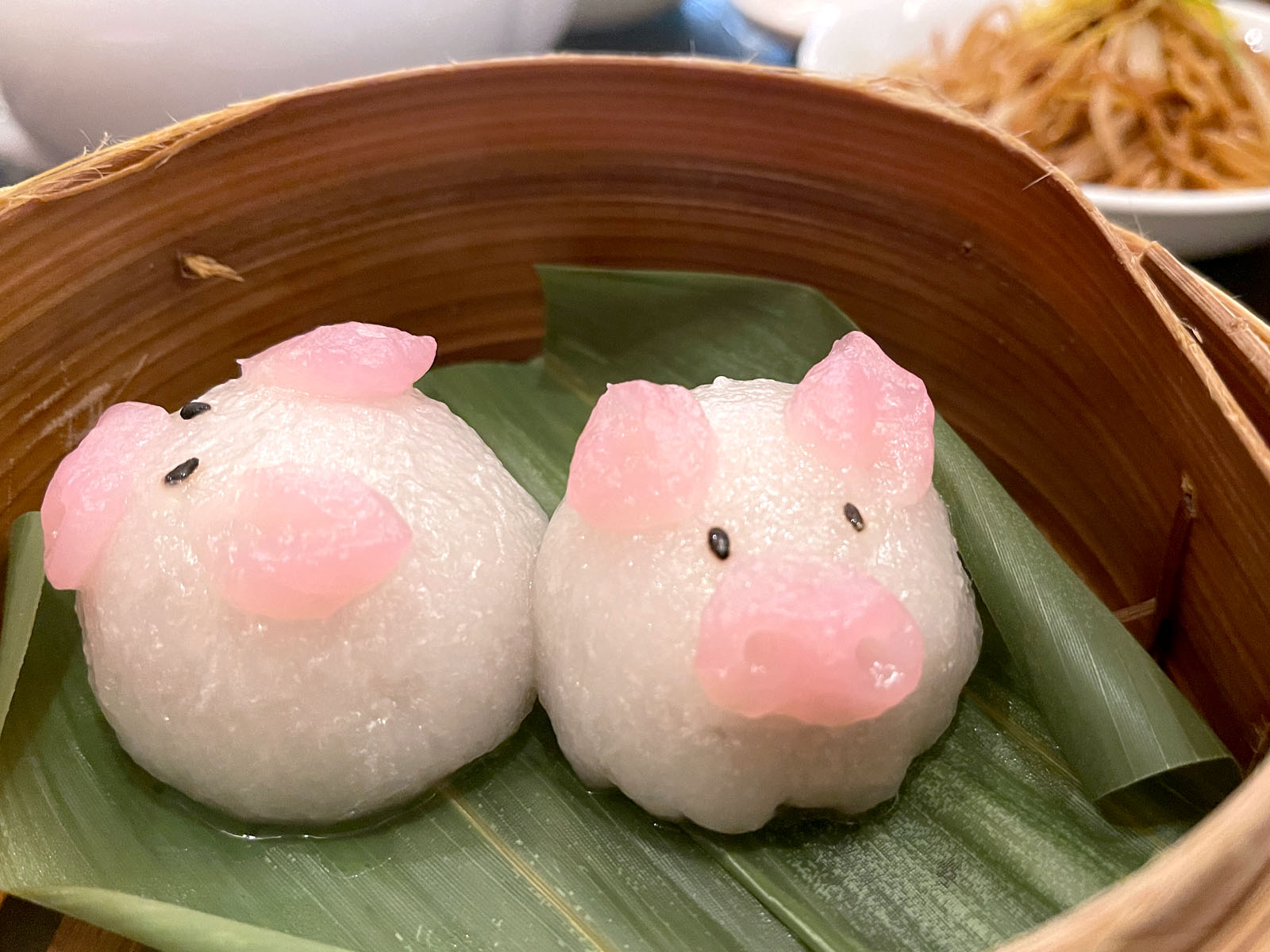 萬珍樓點心舗の朝食「白粥と彩り点心のセット」「黄ニラ焼きそば」「こぶた餃子」食べたよ／横浜中華街