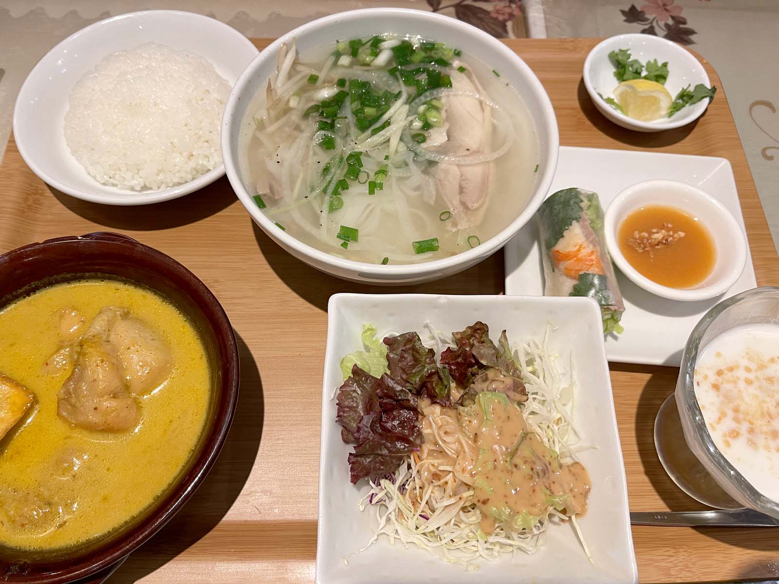 JASMINE PALACE(ジャスミンパレス)で牛肉フォー・鶏肉フォー・バインミー・ベトナムチキンカレー食べたよ／横浜そごう