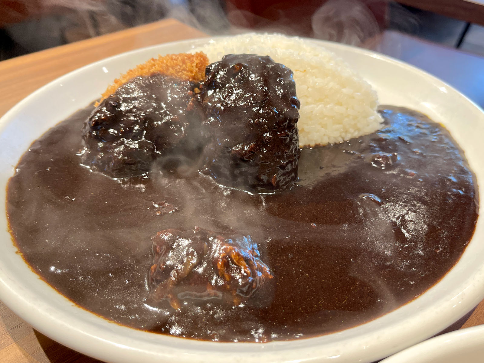 洋食シーザーでナポリタン・ヒレカツ黒カレー・プリンアラモード食べた！／横浜・日本大通り