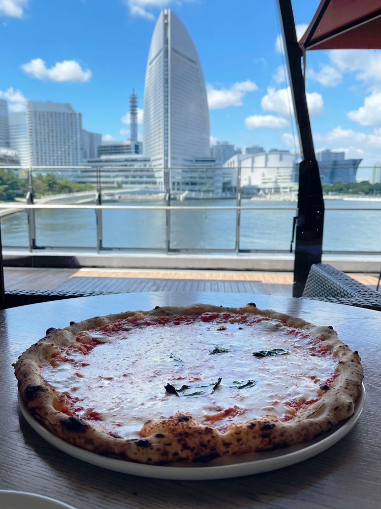 アンティーカ ピッツェリア ダ ミケーレ横浜でマルゲリータピザと前菜盛り合わせ食べた／横浜ハンマーヘッド