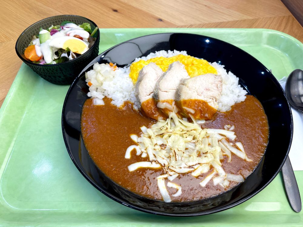 カレーパン専門店 ジラッファ(Giraffa)で、トマトと鶏白湯のチキンコンフィカレー食べた！／横浜ワールドポーターズ