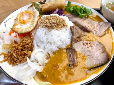 ベトナム料理 越南路(エツナンルー) でローストポークのスパイシーココナッツカレー食べた／横浜ワールドポーターズ