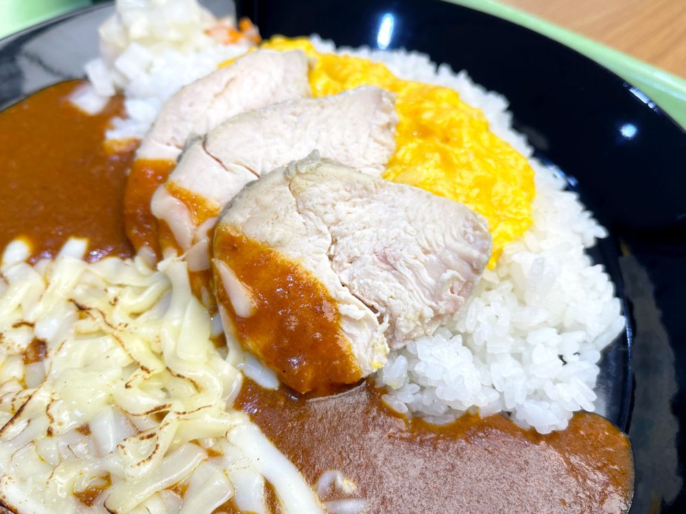 カレーパン専門店 ジラッファ(Giraffa)で、トマトと鶏白湯のチキンコンフィカレー食べた！／横浜ワールドポーターズ