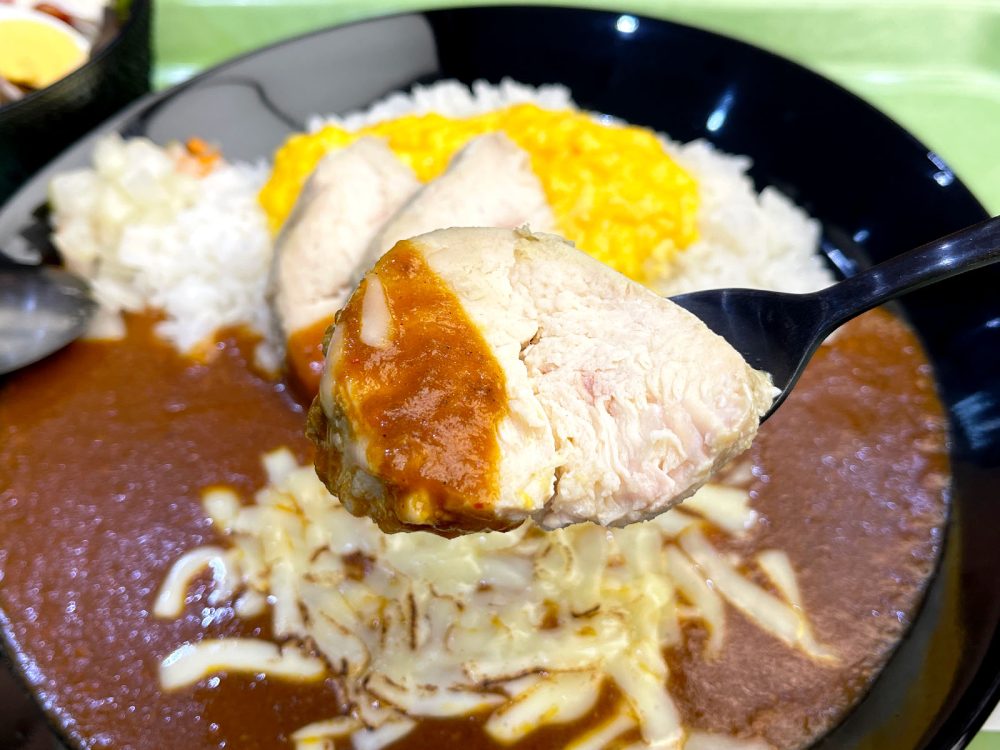 カレーパン専門店 ジラッファ(Giraffa)で、トマトと鶏白湯のチキンコンフィカレー食べた！／横浜ワールドポーターズ