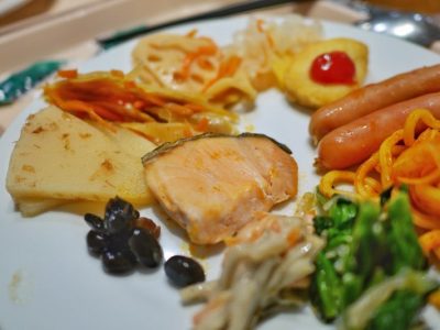 天然温泉「たかのこの湯」のお食事処でマテラ豚のカツカレーと餃子とコロッケ食べたよ／愛媛松山