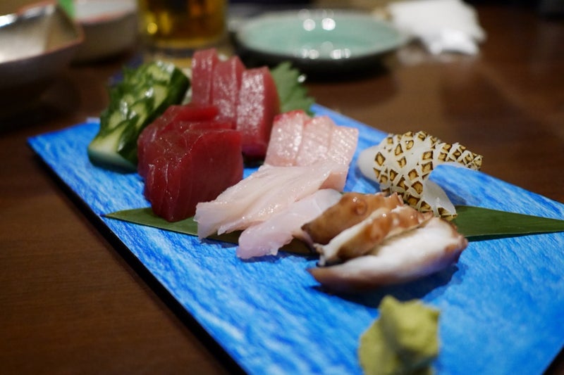 琉球ダイニングふぁいみーるで地魚の刺身とラフテーと宮古牛にぎり食べたよ／宮古島