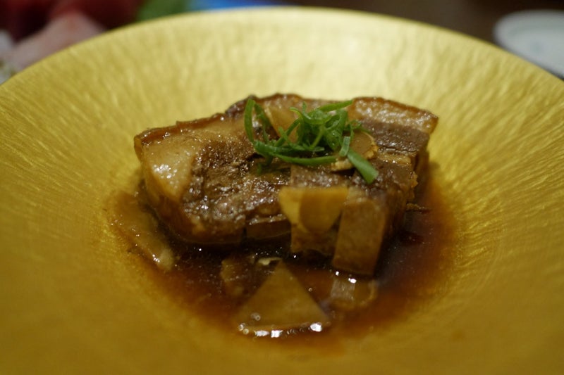 琉球ダイニングふぁいみーるで地魚の刺身とラフテーと宮古牛にぎり食べたよ／宮古島