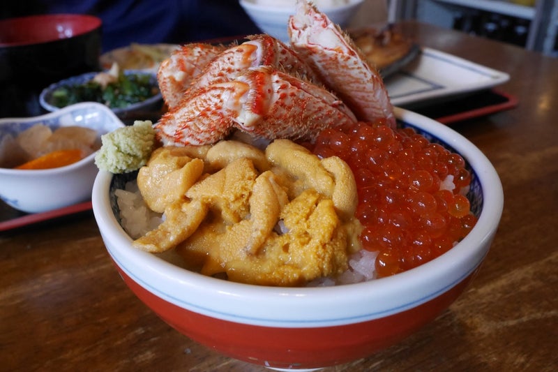 お食事処「菊水」でウニ・イクラ・毛ガニ丼とほっけ焼き定食を食べたよ／札幌市中央卸売場外市場店