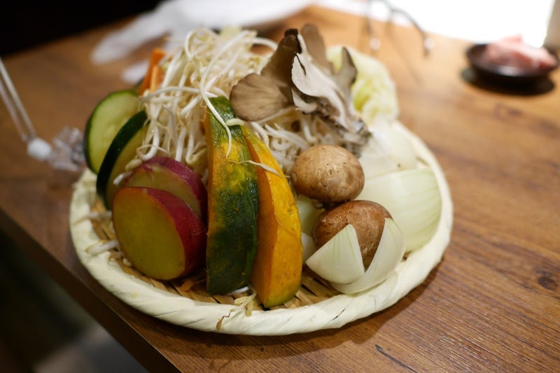 北海道産ひつじ肉炭火兜ひつじ×烤羊肉でサフォーク種ラム肉とマトン肉のジンギスカン食べたよ／札幌すすきの