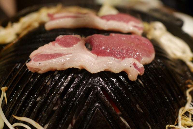 北海道産ひつじ肉炭火兜ひつじ×烤羊肉でサフォーク種ラム肉とマトン肉のジンギスカン食べたよ／札幌すすきの