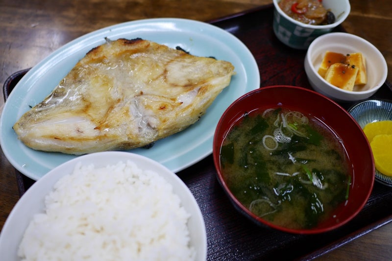 食事処「魚屋の台所」でバフンウニ・ムラサキウニ・いくら丼と銀ガレイのカマ食べたよ／札幌市中央卸売場外市場店