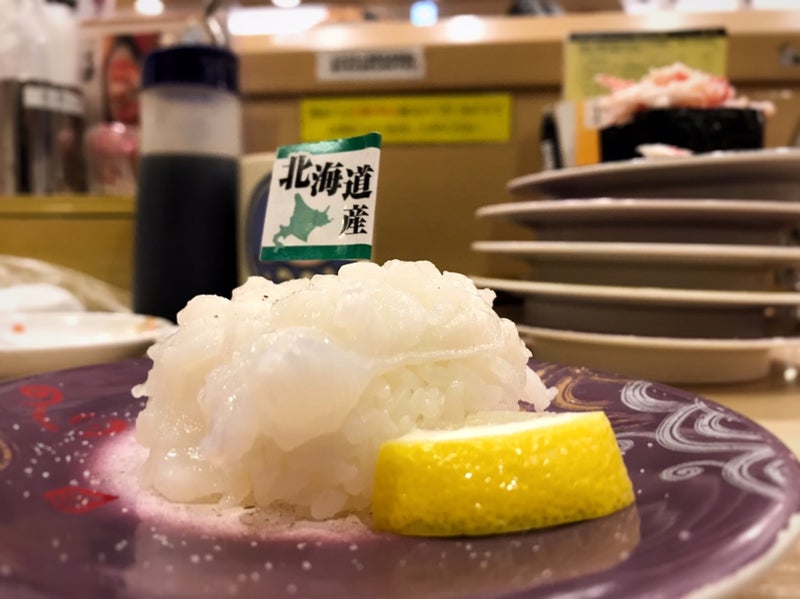 回転寿し「トリトン」でホタテとサーモンとボタンエビ食べたよ／札幌円山店