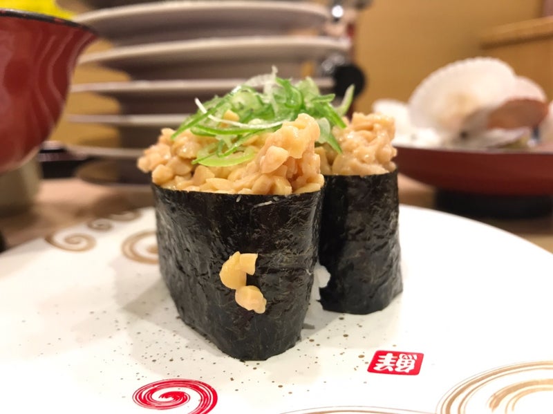 回転寿し「トリトン」でホタテとサーモンとボタンエビ食べたよ／札幌円山店