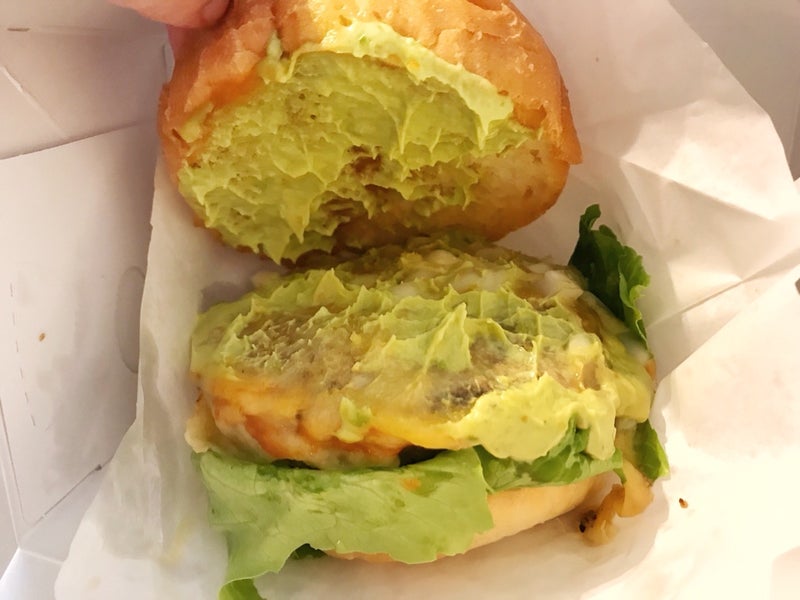 ダグズ・バーガー(DOUG'S BURGER)でアボカドチーズバーガーとツナステーキバーガー食べたよ／宮古島