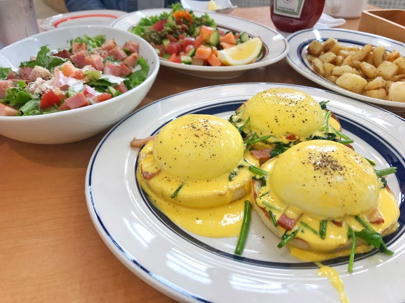 ハワイ料理のエッグスンシングス(Eggs 'n Things)でエッグベネディクトとパンケーキ食べたよ／東京お台場店